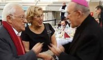 Osoro, junto a Carmena y el degenerado Padre Ángel.