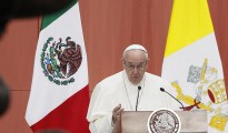 El Papa durante su discurso de bienvenida en el Palacio Nacional de México