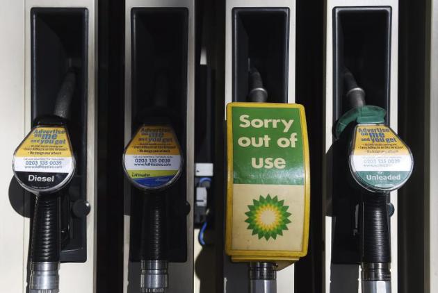 Surtidores de gasolina en una estación de servicio BP en Londres, Reino Unido.