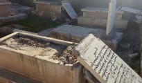 En diciembre de 2015, un cementerio cristiano de Kirkuk (Irak) fue vandalizado. Las cruces y las lápidas fueron destrozadas, y las tumbas abiertas.