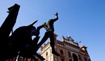 Monumento a Yiyo en los aledaños de la Monumental de las Ventas