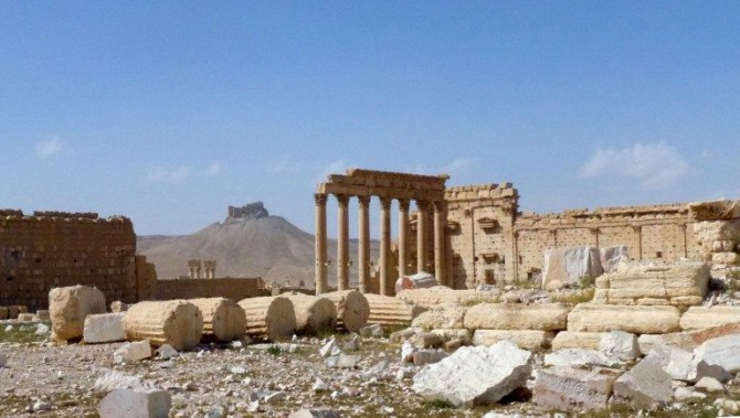 Vista general de Palmira tras ser reconquistada por el Gobierno. Al fondo se ve la Ciudadela