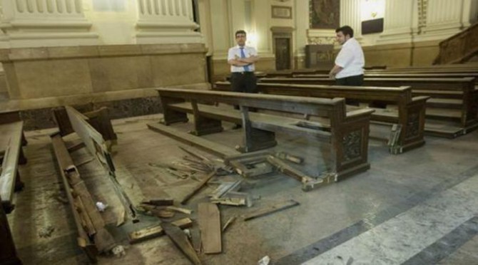 Destrozos causados en la Catedral de la Almudena
