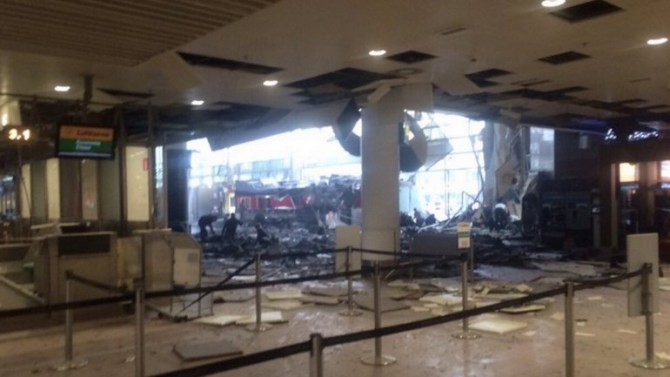 Interior del aeropuerto instantes después de la explosión