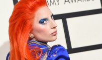 La cantante Lady Gaga llega a la alfombra roja durante la 58º edición de los premios Grammy, el 15 de febrero de 2016 en Los Ángeles