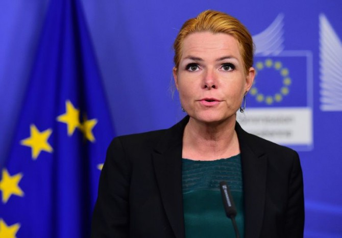 La ministra de Inmigración danesa, Inger Stojberg, ofrece una rueda de prensa en Bruselas el 6 de enero de 2016