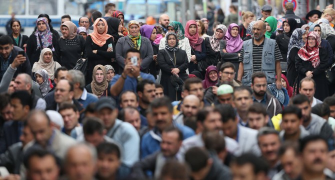 Musulmanes celebrando en Berlín el Día de Acción Europea contra la Islamofobia