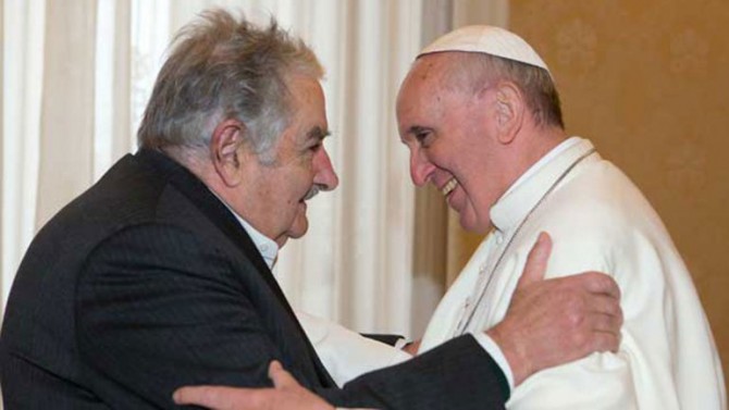 José Mujica. Legalizó el aborto, las uniones homosexuales y despenalizó la marihuana. Según Lombardi, Francisco dijo estar “muy contento por haberse reunido con un hombre sabio”. (La Nación, 1 de junio de 2013)