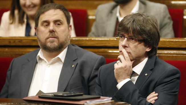 Junqueras y Puigdemont, en el Parlamento catalán. 
