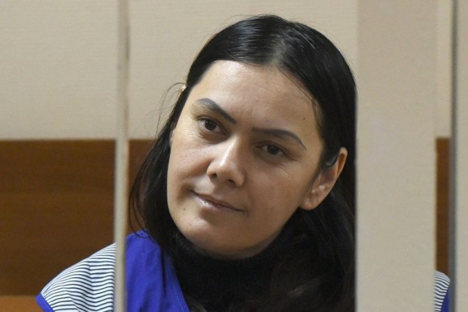 Gulshejra Bobokulova, tras la rejas del banquillo de los acusados durante su audiencia judicial del miércoles 2 de marzo en Moscú