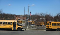 Autobuses escolares en Groton, Connecticut el 26 de febrero de 2016