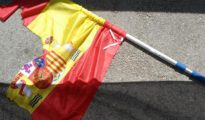 Los radicales destrozaron una bandera española.