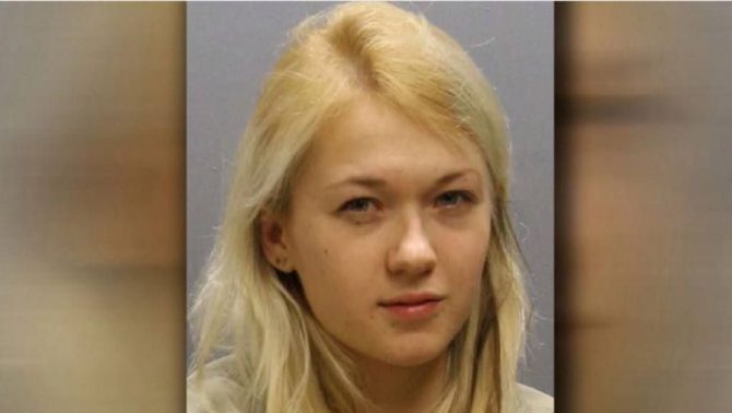 Marina Lonina, de 18 años de edad, una de las acusadas