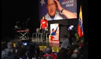 Pablo Iglesias participando en un homenaje a Hugo Chávez.