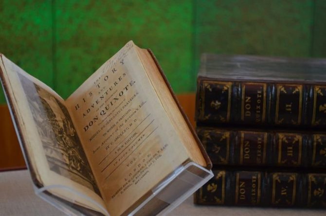 Un ejemplar de El Quijote.