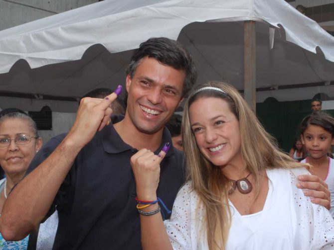 Leopoldo López junto a su esposa Lilian Tintori.