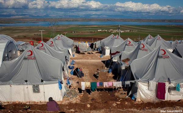 Las Asociación pro Derechos Humanos de Turquía ha recibido numerosas denuncias relacionadas con violaciones, asaltos sexuales y violencia física de refugiados sitios radicados en campos turcos. (Imagen: UNHCR).