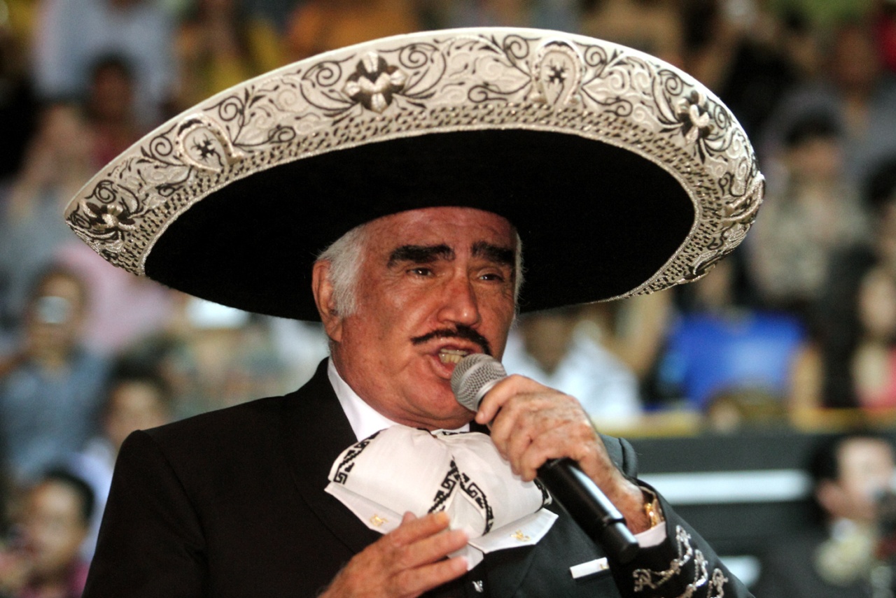 El cantante mexicano Vicente Fernández dice que escupirá a Donald Trump si ...