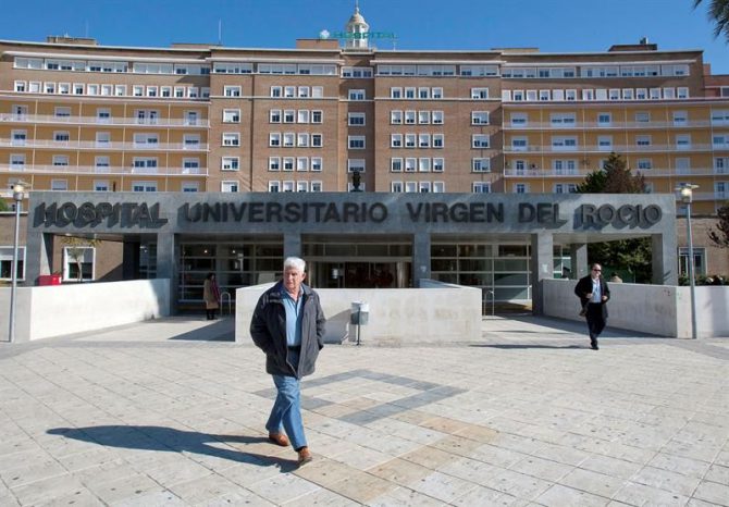 Fachada del hospital Virgen del Rocío de Sevilla. 