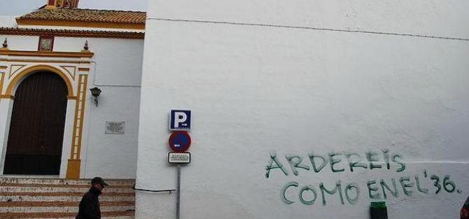 Pintada en una iglesia haciendo alusión al asesinato de católicos perpetrados por la izquierda en 1936.