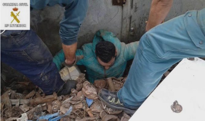 Rescate de los menores ocultos en chatarra.