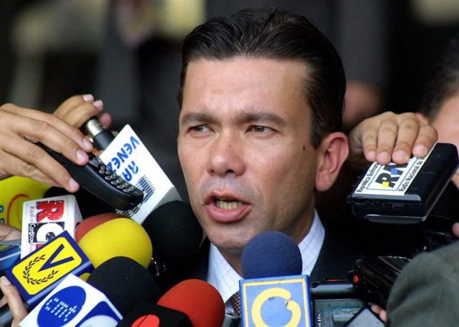 Gerardo Blyde, alcalde opositor y presidente de la Asociación de Alcaldes por Venezuela, aseveró que a las alcaldías dominadas por el gobernante Partido Socialista Unido de Venezuela tampoco se les está proveyendo de lo necesario. 