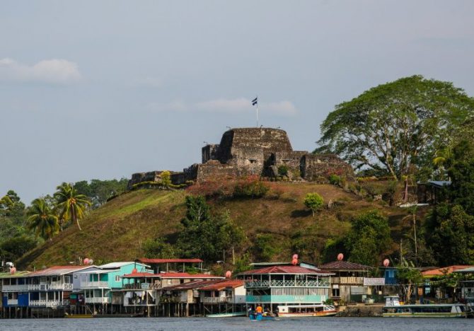 Vista parcial de la fortaleza El Castillo sobre el río San Juan, a unos 350 km de Managua.