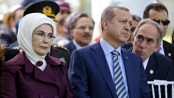 Erdogan y su esposa.
