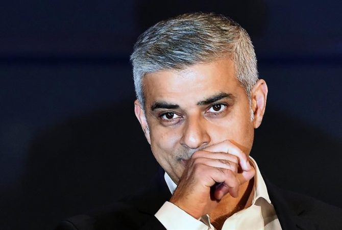 El candidato laborista Sadiq Khan tras ser elegido alcalde de Londres
