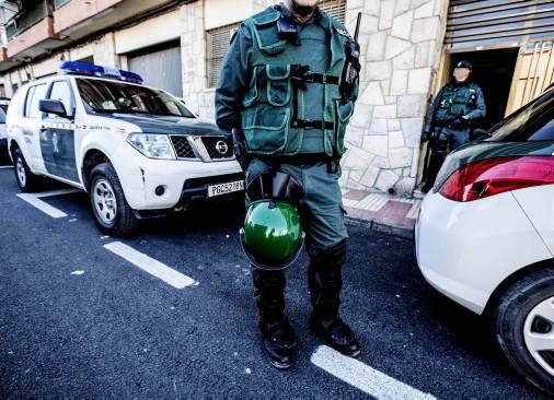 Imagen de la Guardia Civil en una redada en El Campello.