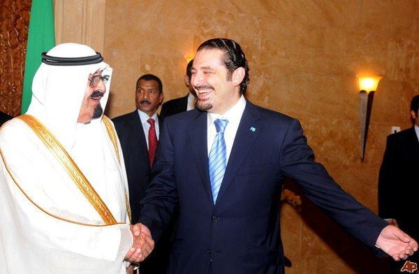 Saad Hariri, un político suní libanés respaldado por Arabia Saudí, invitó recientemente a todos los partidos libaneses a su despacho para que firmaran un documento en el que se confirme que el Líbano es un Estado árabe. Arriba, Saad Hariri con el difunto rey Abdulá de Arabia Saudí, en 2014.