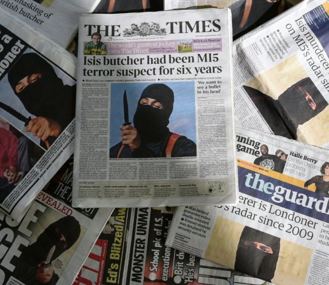 Portadas de los diarios con la foto del hombre enmascarado conocido como Jihadi John, el 27 de febrero de 2015 en Londres