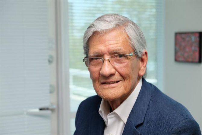 El expreso político cubano Armando Valladares.