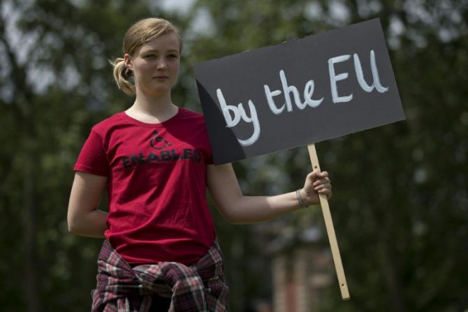 Una joven en contra del resultado del Brexit el 23 de junio de 2016.