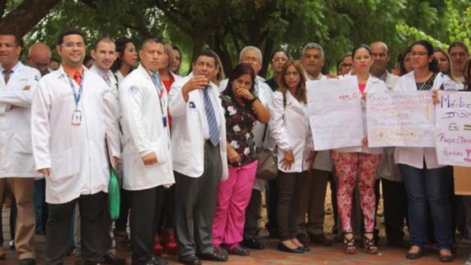 Médicos y enfermeros del Hospital General de Cabimas