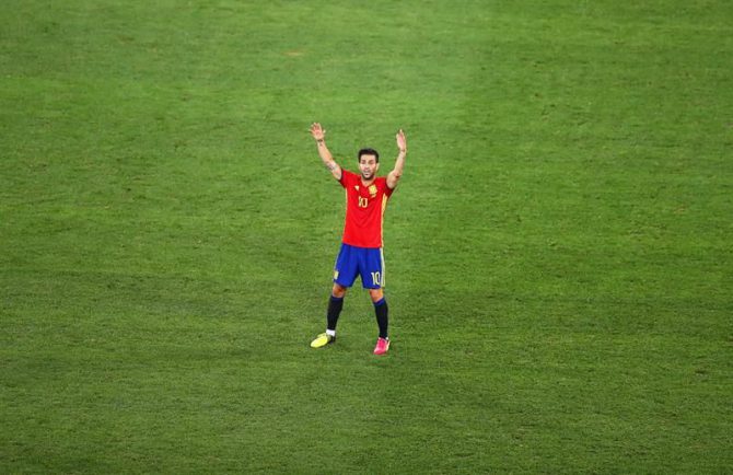 El medio Cesc Fabregas tras el España-Turquía en Niza, Francia.