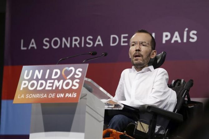El secretario de Organización de Podemos, Pablo Echenique, durante su comparecencia posterior a la reunión que el Consejo de Coordinación del partido ha celebrado hoy para analizar los resultados electorales.