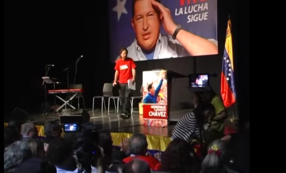 Pablo Iglesias en un homenaje a Hugo Chávez en Venezuela.