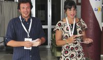 La secretaria general de Podemos en Andalucía, Teresa Rodríguez, junto a su pareja, el alcalde de Cádiz, José María González, a su llegada en el colegio electoral de la capital gaditana donde votaron el pasado domingo.