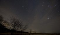 Un meteorito en medio de una lluvia de estrellas fugaces en diciembre de 2009 sobre el estado de Nueva York.