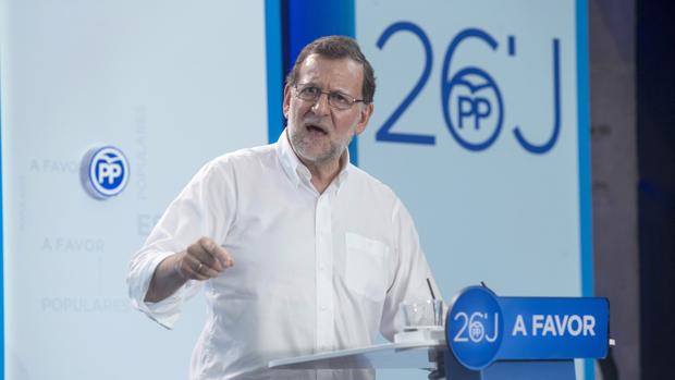 Mariano Rajoy en un acto electoral en Murcia 