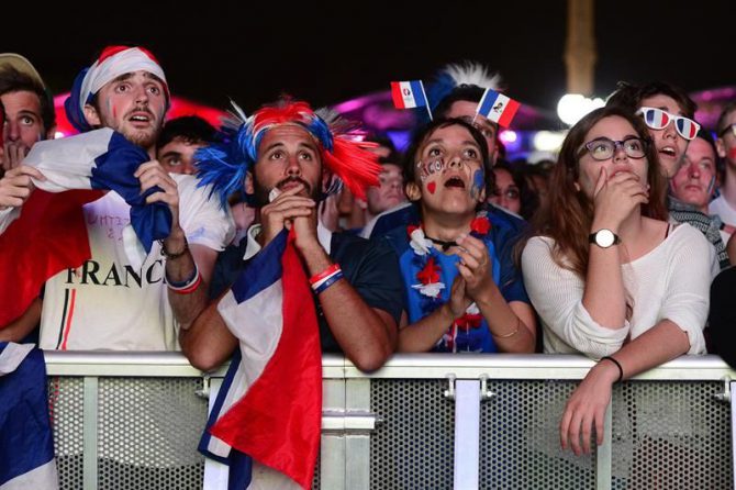 Aficionados franceses durante la final de la Eurocopa en la que Francia perdió ante Portugal.