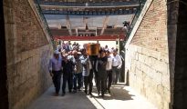 Los restos mortales de Francisco Cano "Canito", el decano de los fotógrafos taurinos, han recibido en la plaza de toros de Valencia su último homenaje, incluyendo una vuelta al ruedo y la salida por la puerta grande.