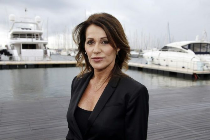 La exgimnasta Nadia Comaneci posa en Cannes, Francia, el 14 de octubre de 2014.