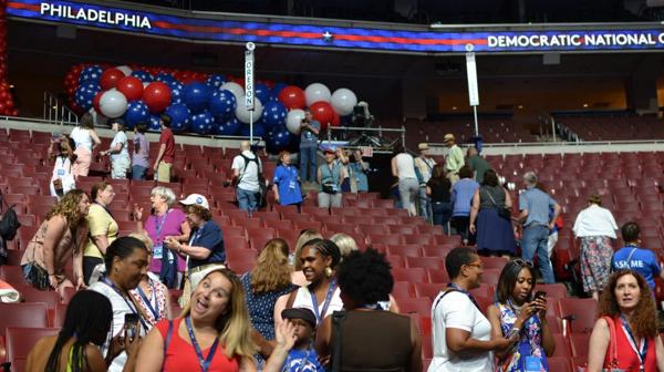 Hillary subirá al escenario acompañada de su hija Chelsea