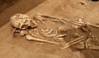 Un esqueleto descubierto en el primer cementerio filisteo en la ciudad de Ascalón.