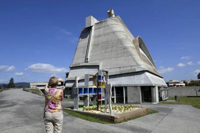 La iglesia de Saint-Pierre en Firminy, obra de Le Corbusier, fotografiada el pasado 1 de julio al este de Francia