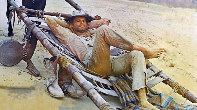 Terence Hill, en una inolvidable secuencia de la película "Le llamaban Trinidad".