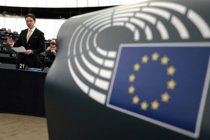 El vicepresidente de la Comisión Europea, Jyrki Katainen, durante un debate en el Ejecutivo Europeo, el 8 de junio de 2016 en el Parlamento Europeo, en Estrasburgo