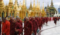 Monjes budistas en Birmania
